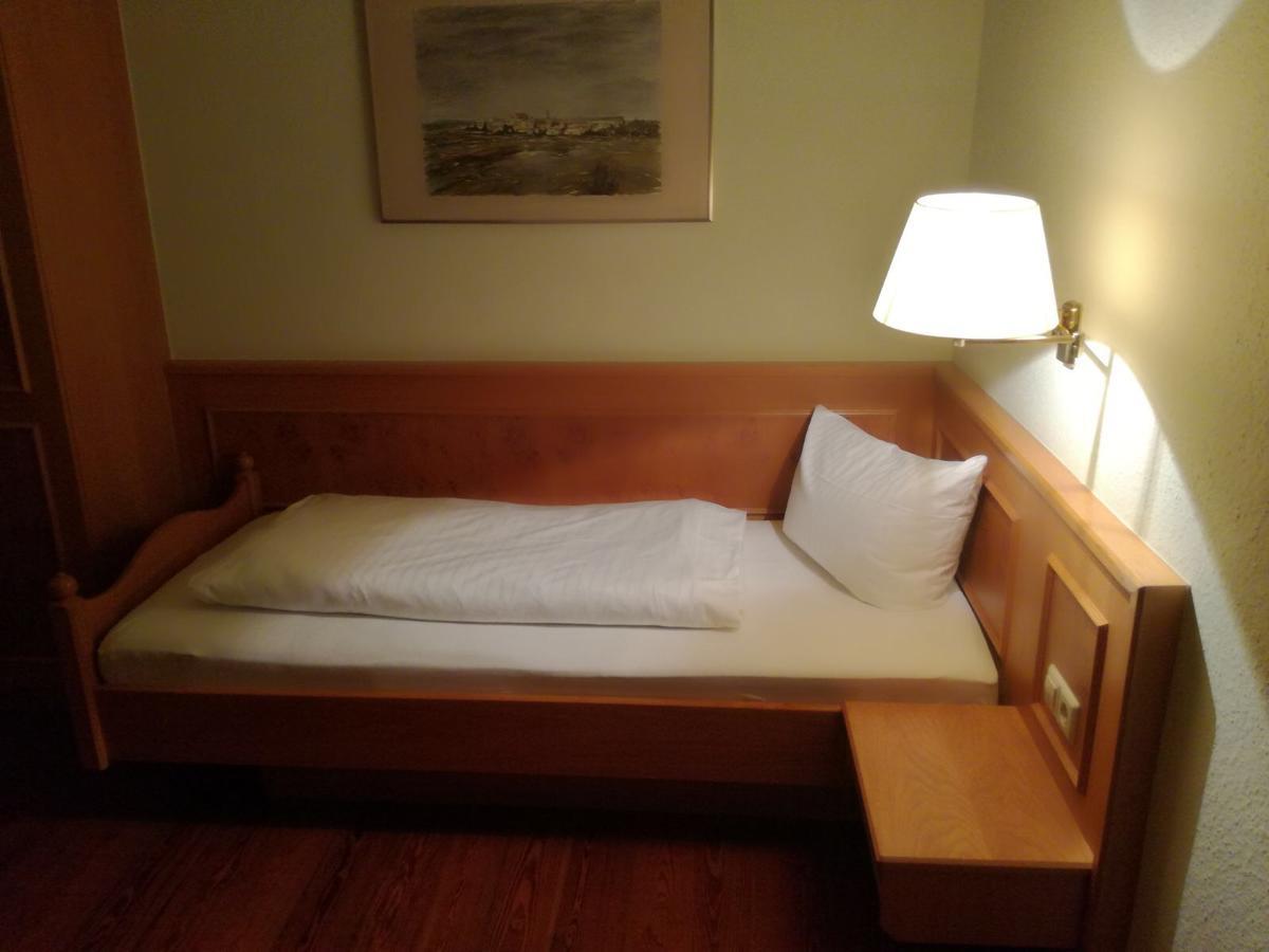 Hotel Gaststaette Peperoni à Biberach an der Riß Extérieur photo