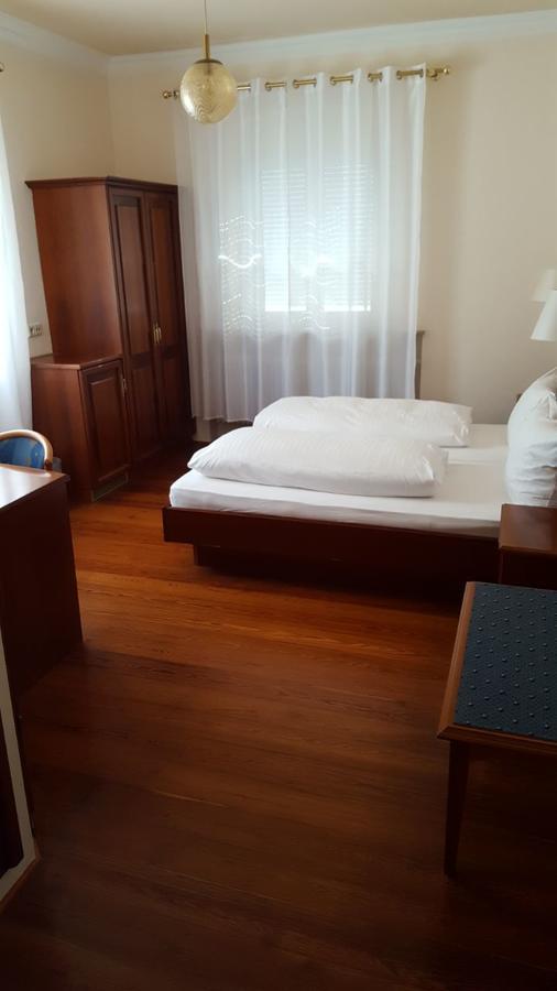 Hotel Gaststaette Peperoni à Biberach an der Riß Extérieur photo